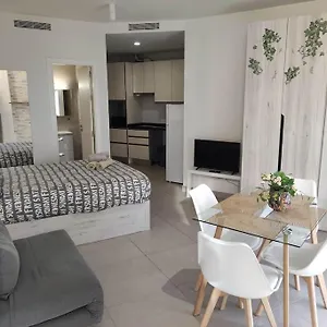 apt-nuevo-estudio-con-parking-gratis.hotelsinnerja.org/